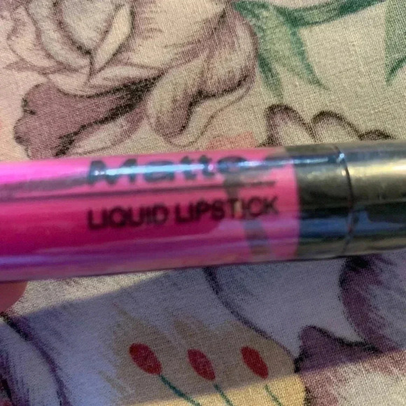 Santee Pink Matte Ladies Liquid Lipstick - Picture 2 of 4